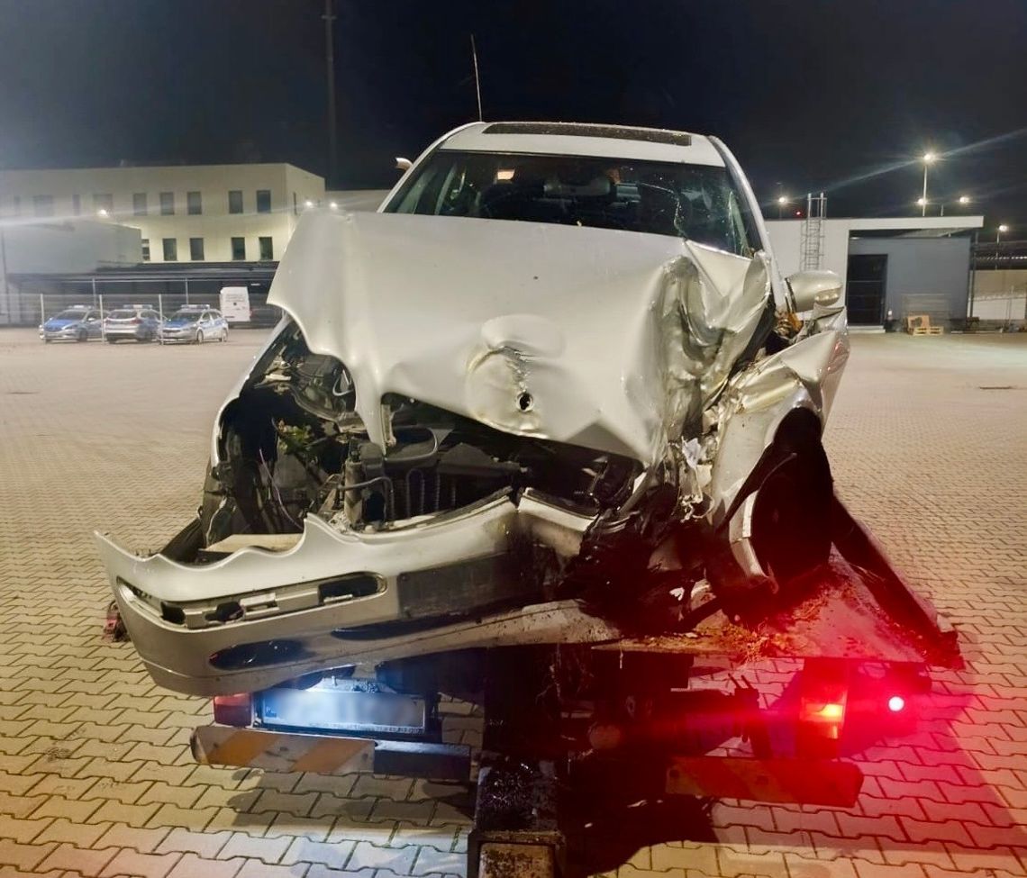 Ranny kierowca ze szpitala trafi prosto do aresztu. Rozbił się, gdy próbował uciec policji