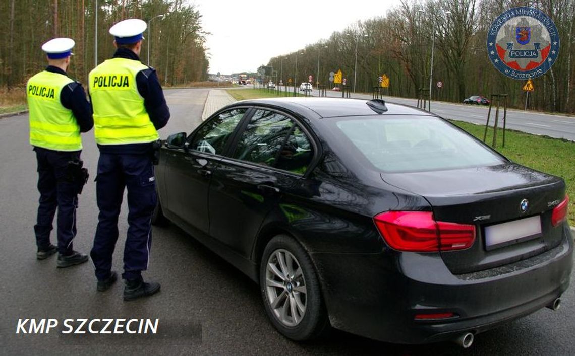 "Raz, dwa, trzy, ścigamy się!" - 19-latek z mercedesa wyzwał policjantów w nieoznakowanym BMW