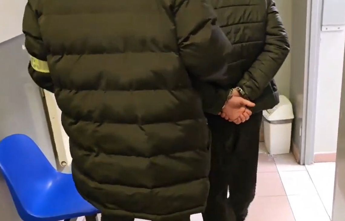 Recydywiści napadli 15-latka na przystanku. Jeden z nich niedawno wyszedł z więzienia Recydywiści napadli 15-latka na przystanku. Jeden z nich niedawno wyszedł z więzienia