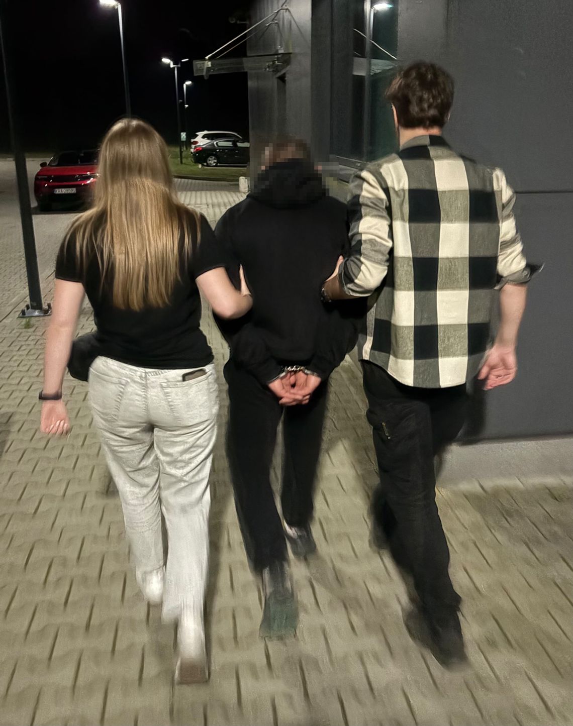 Recydywista na cudzych tablicach i z zakazem. W domu brata policja znalazła duże ilości narkotyków Recydywista na cudzych tablicach i z zakazem. W domu brata policja znalazła duże ilości narkotyków