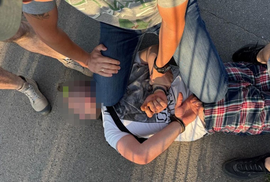 Recydywista publikował filmiki, w których groził policjantom. Trzy dni później został namierzony