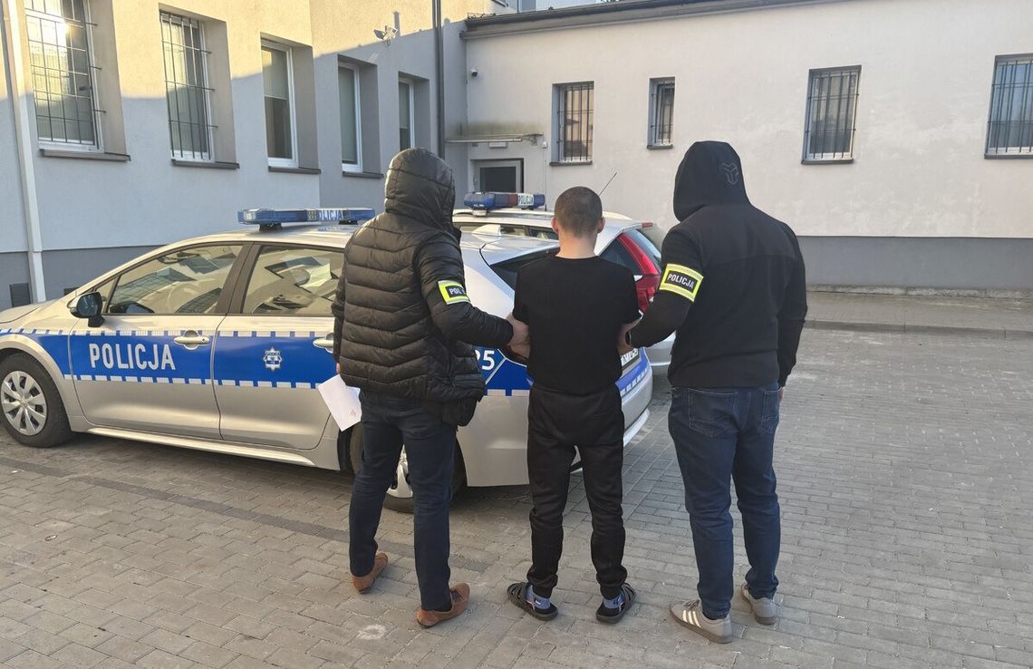 Recydywista szarpał ekspedientkę za włosy i groził jej śmiercią. Wcześniej okradł dwa mieszkania