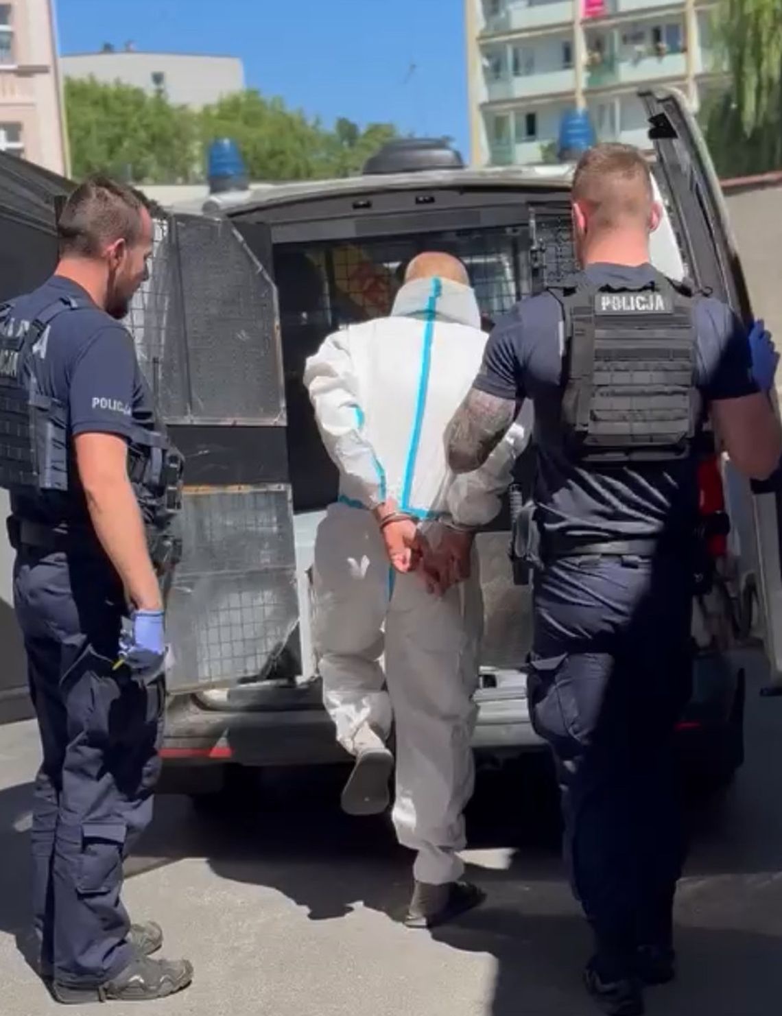 Recydywista uporczywie nękał kobiety. Po zatrzymaniu znieważył policjantów i groził ratownikom