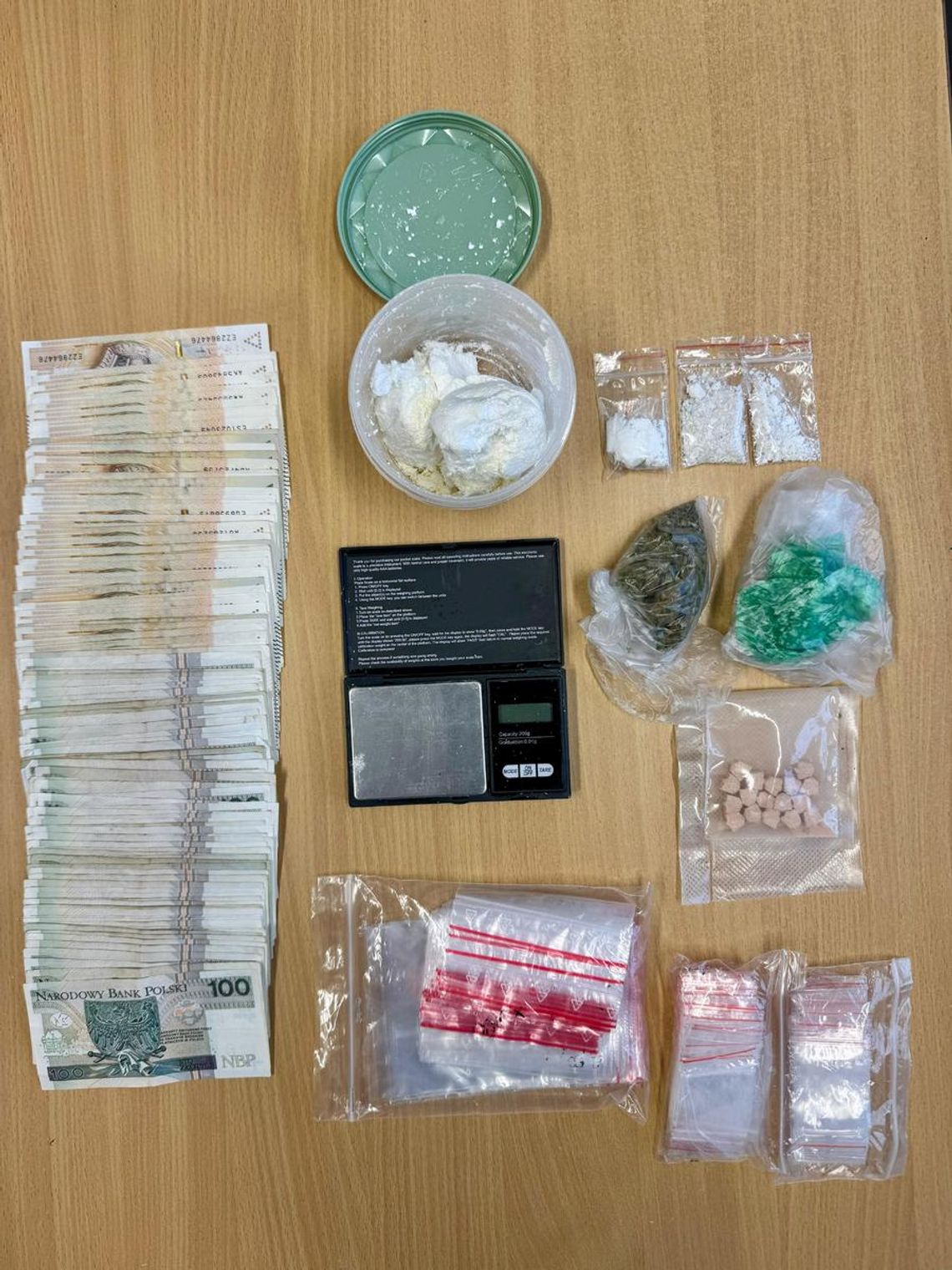 Rodzice wpadli w panikę podczas kontroli drogowej. Wieźli 4-letnie dziecko i sporo narkotyków