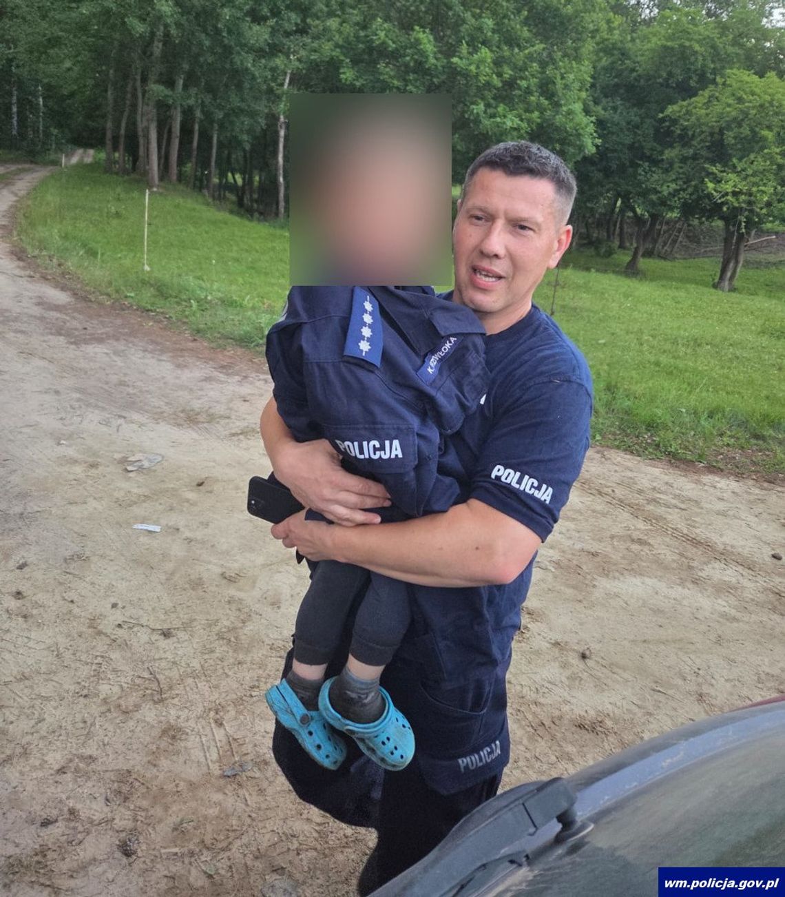 Rodzice zorientowali się, że nigdzie nie ma ich 3-letniego dziecka. Został znaleziony trzy kilometry od domu