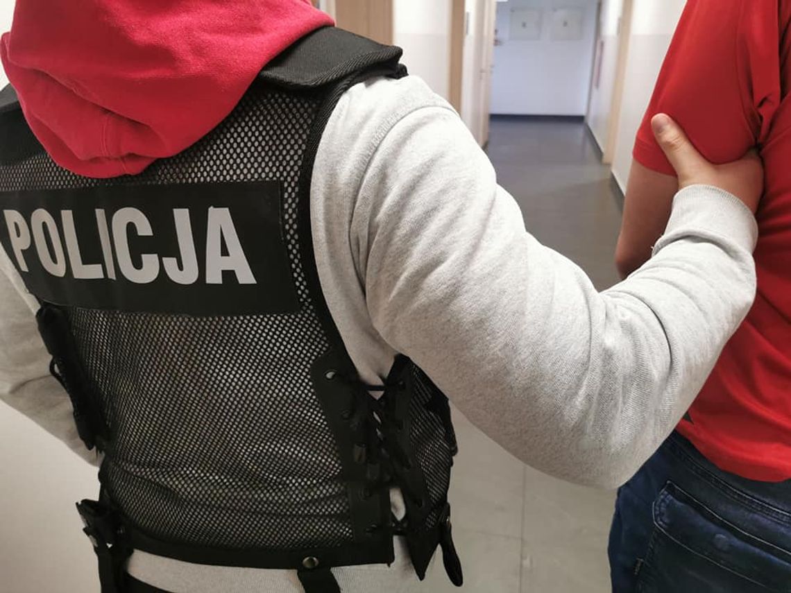 Rodzinna kradzież w Licheniu. 12-latek zabrał saszetkę, rodzice zastawili łup w lombardzie