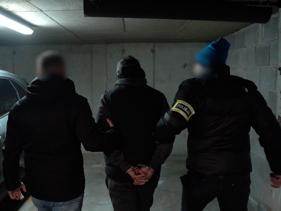 Rosjanin miał w podziemnym garażu magazyn nielegalnych papierosów. W ogóle nie powinno być go w Polsce