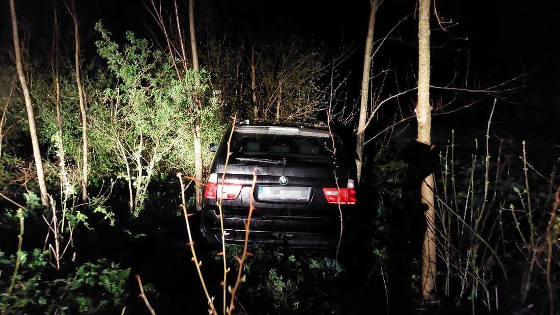 Rozbił BMW i uciekł do lasu. Pijanego kierowcę wytropili kamerą termowizyjną