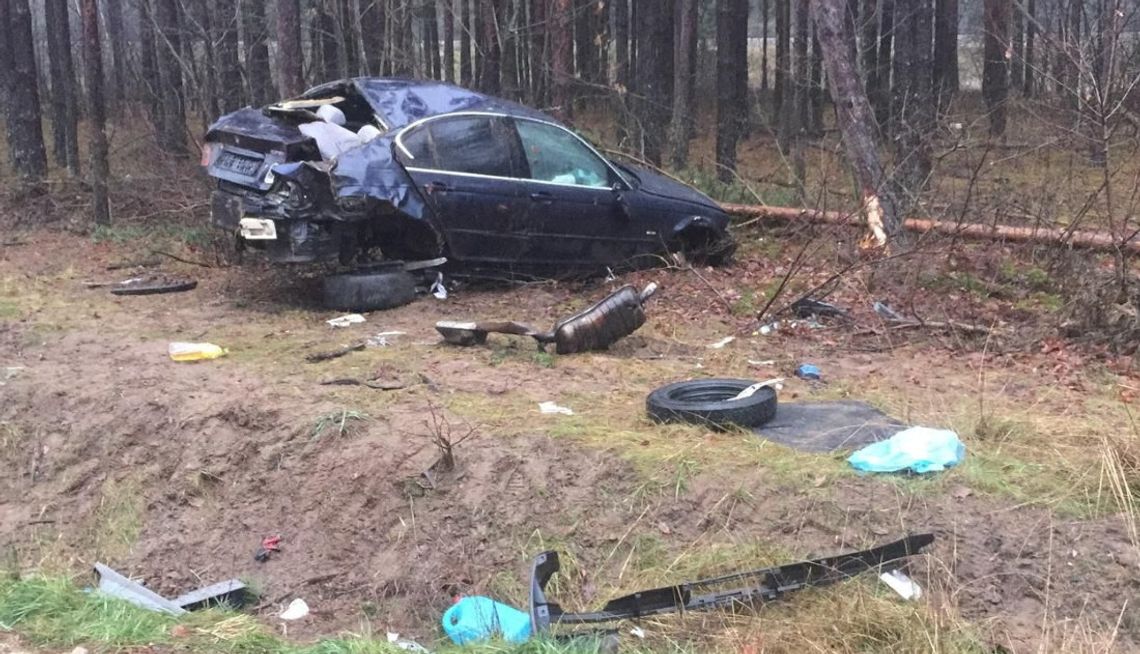 Rozbita beemka i dwóch pijanych kolesi. Jeden zwalał winę na drugiego, więc zawinęli obydwu