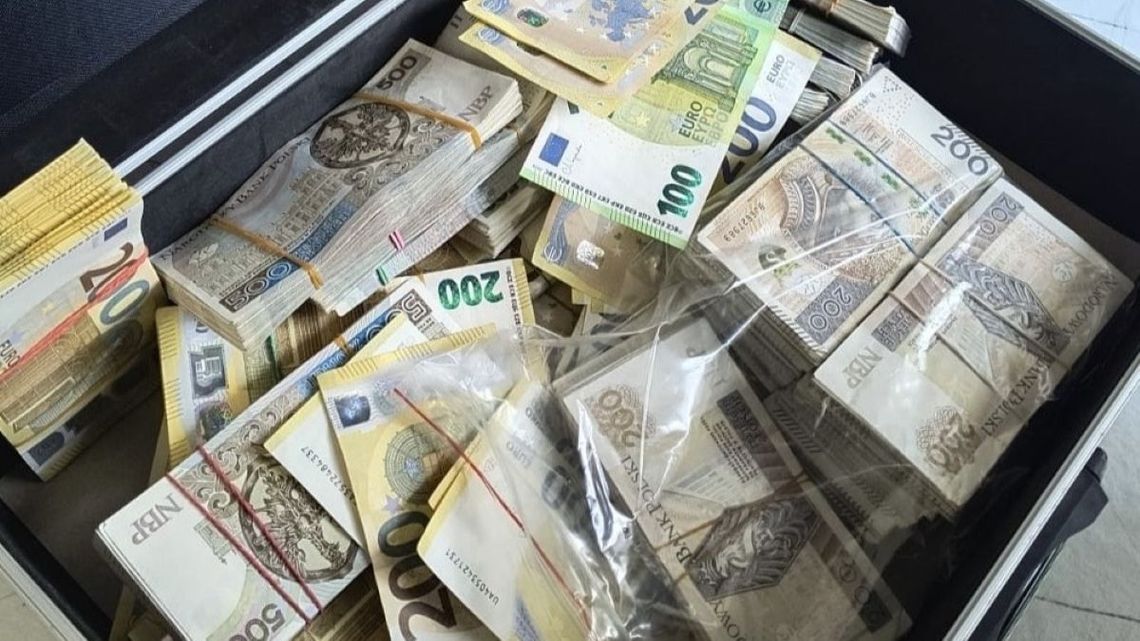 Rozbita potężna grupa przestępcza. Zatrzymano 18 osób, Skarb Państwa stracił 640 milionów złotych