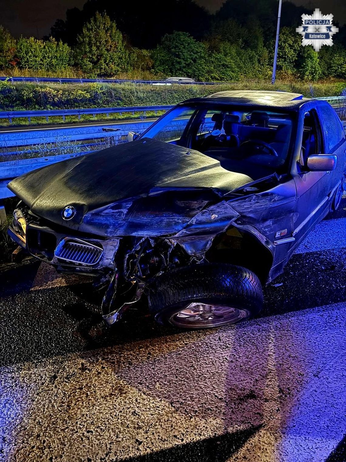 Rozbite BMW na autostradzie A4. Zginął 19-letni kierowca