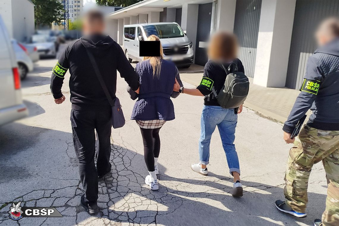 Wywieźli 600 luksusowych aut do Rosji i Białorusi. CBŚP rozbiło zorganizowaną grupę przestępczą Wywieźli 600 luksusowych aut do Rosji i Białorusi. CBŚP rozbiło zorganizowaną grupę przestępczą