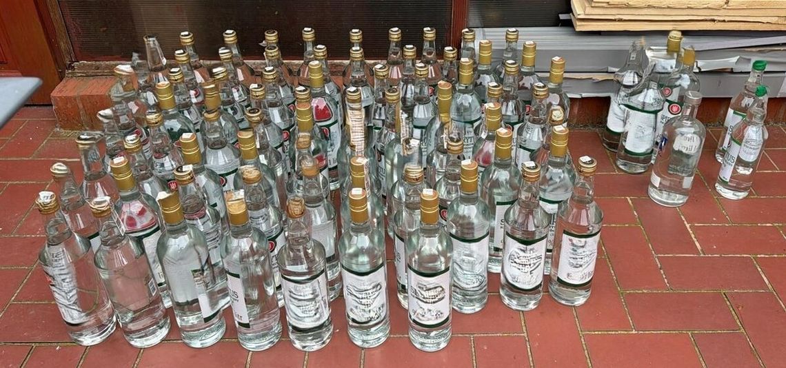 Rozcieńczał alkohol wodą i produkował go na własną rękę. Zabezpieczono prawie 250 litrów Rozcieńczał alkohol wodą i produkował go na własną rękę. Zabezpieczono prawie 250 litrów