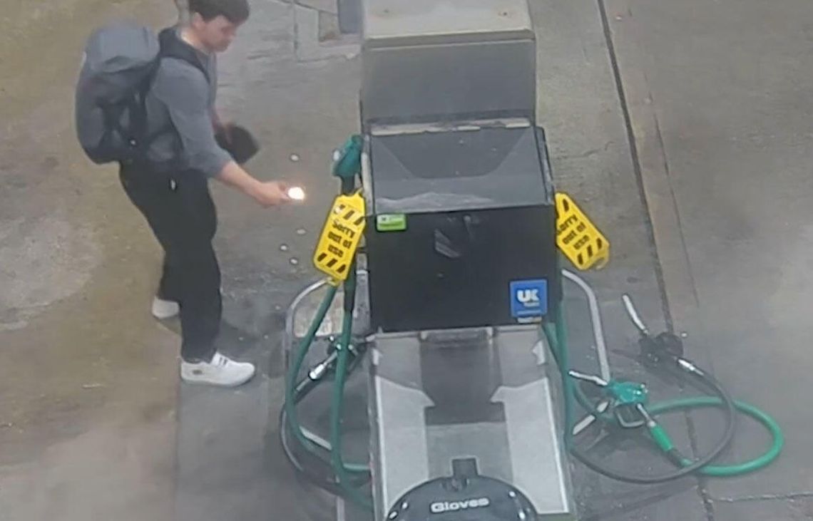 Rozlał paliwo na stacji benzynowej i próbował je podpalić. Podczas zatrzymania ugryzł policjanta