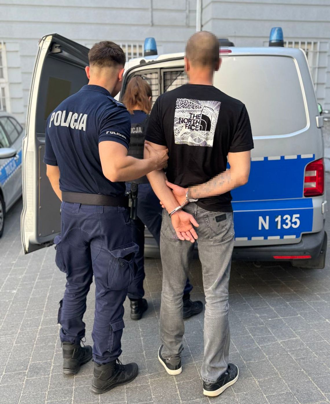 Rozlał w sklepie jakieś świństwo, które zniszczyło towar. Właściciel oszacował straty na 65 tysięcy