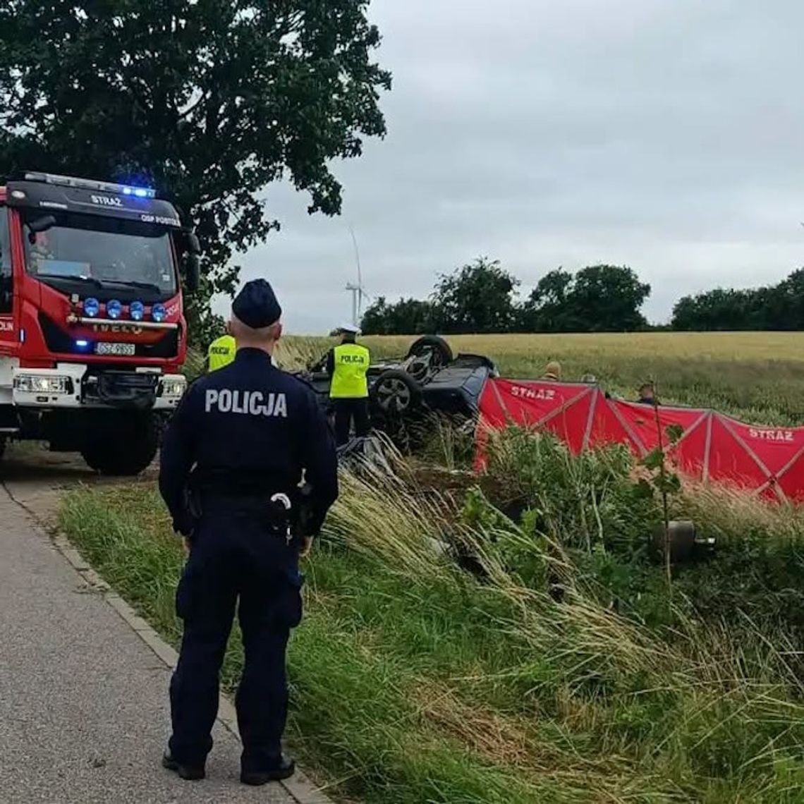 Rozpędzone BMW uderzyło w nasyp. Cztery osoby zginęły w wypadku, w tym 12-latka Rozpędzone BMW uderzyło w nasyp. Cztery osoby zginęły w wypadku, w tym 12-latka