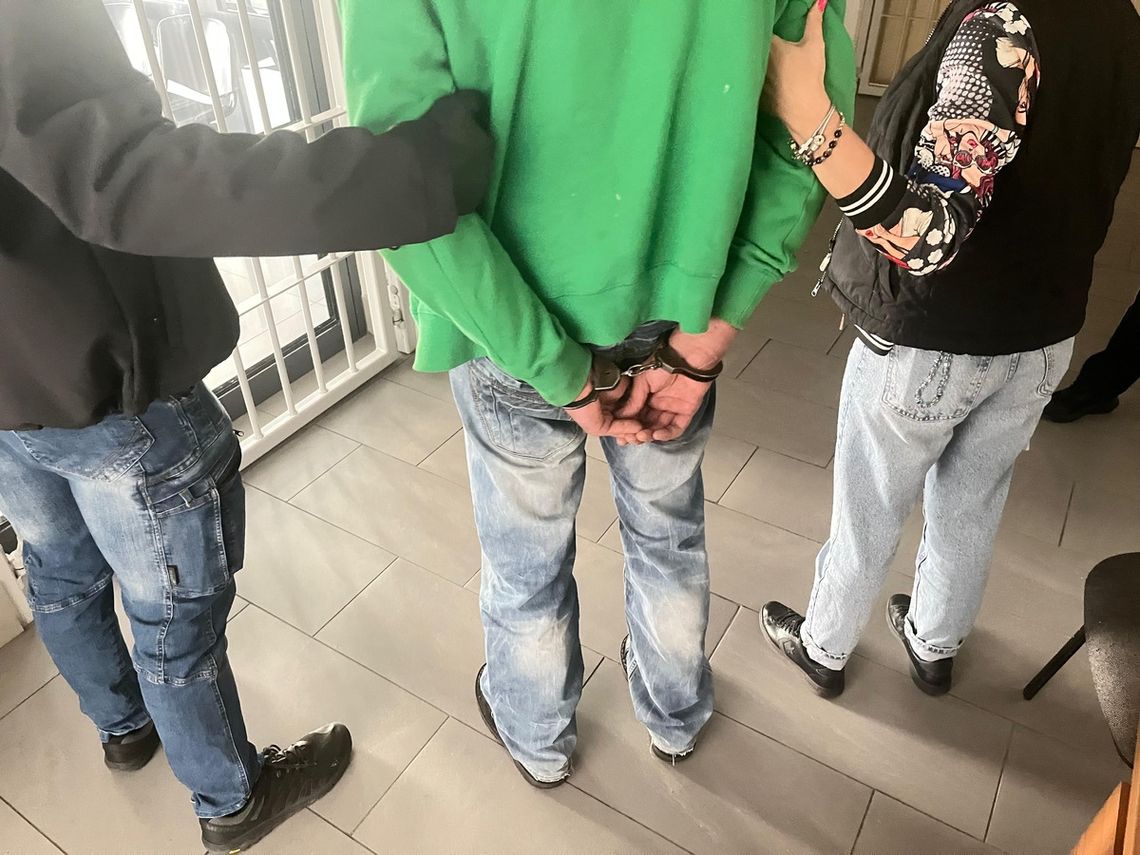 Roztrzęsiony 44-latek wbiegł do przychodni i domagał się detoksu. Gdy usłyszał odmowę, wpadł w szał