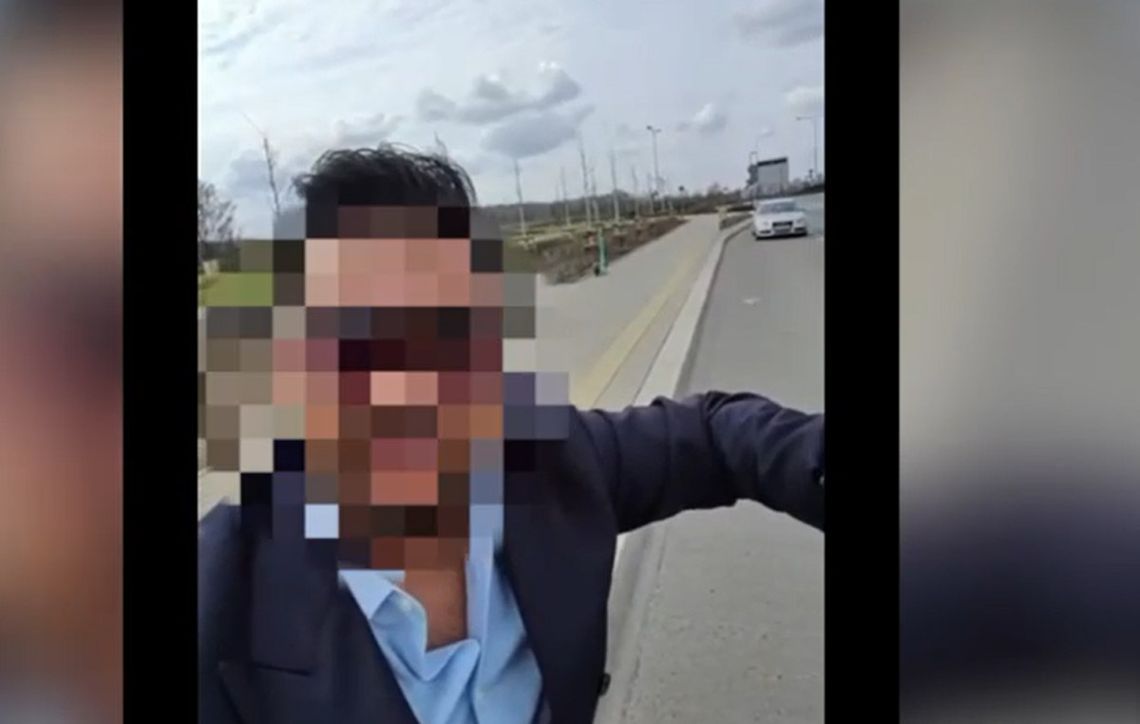 Rumun zaczepiał kierowców i chciał sprzedać im tombak. Mówił, że jest arystokratą z Dubaju. WIDEO Rumun zaczepiał kierowców i chciał sprzedać im tombak. Mówił, że jest arystokratą z Dubaju. WIDEO