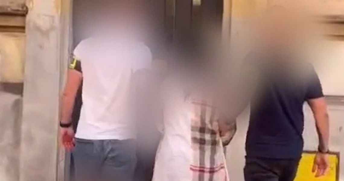 Rumunki wydały w Krakowie 67 tysięcy złotych w jeden dzień. Płaciły kartą skradzioną Amerykaninowi Rumunki wydały w Krakowie 67 tysięcy złotych w jeden dzień. Płaciły kartą skradzioną Amerykaninowi