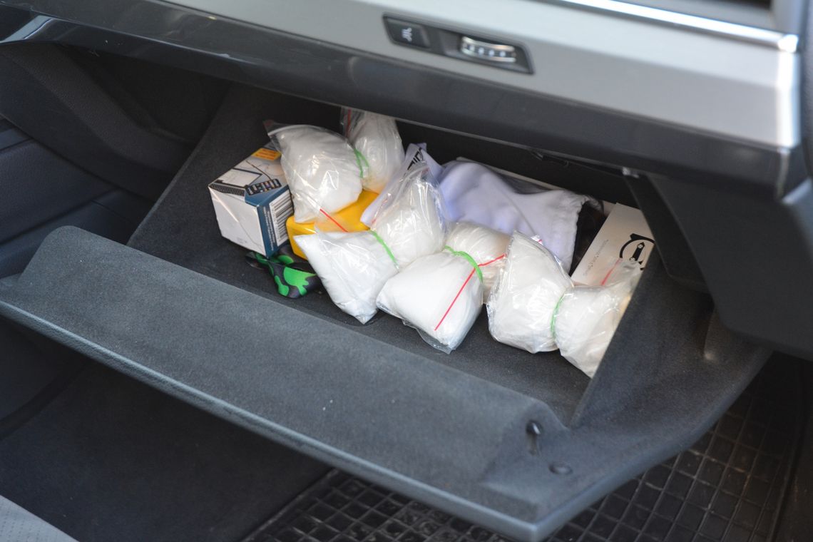 Rutynowa kontrola zakończona zatrzymaniem Polaka i Czecha. W samochodzie przewozili pseudoefedrynę Rutynowa kontrola zakończona zatrzymaniem Polaka i Czecha. W samochodzie przewozili pseudoefedrynę