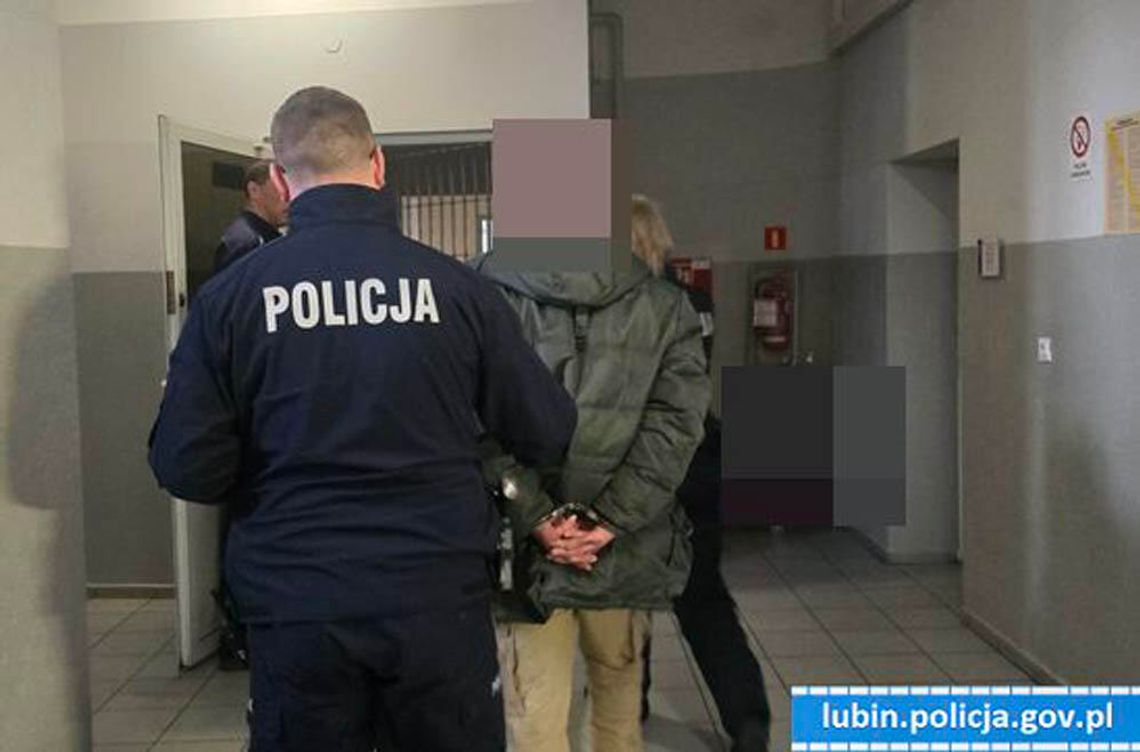 Rzucał w okna, bo nie mógł pogodzić się, że go zostawiła. Kobieta trafiła do więzienia - była poszukiwana