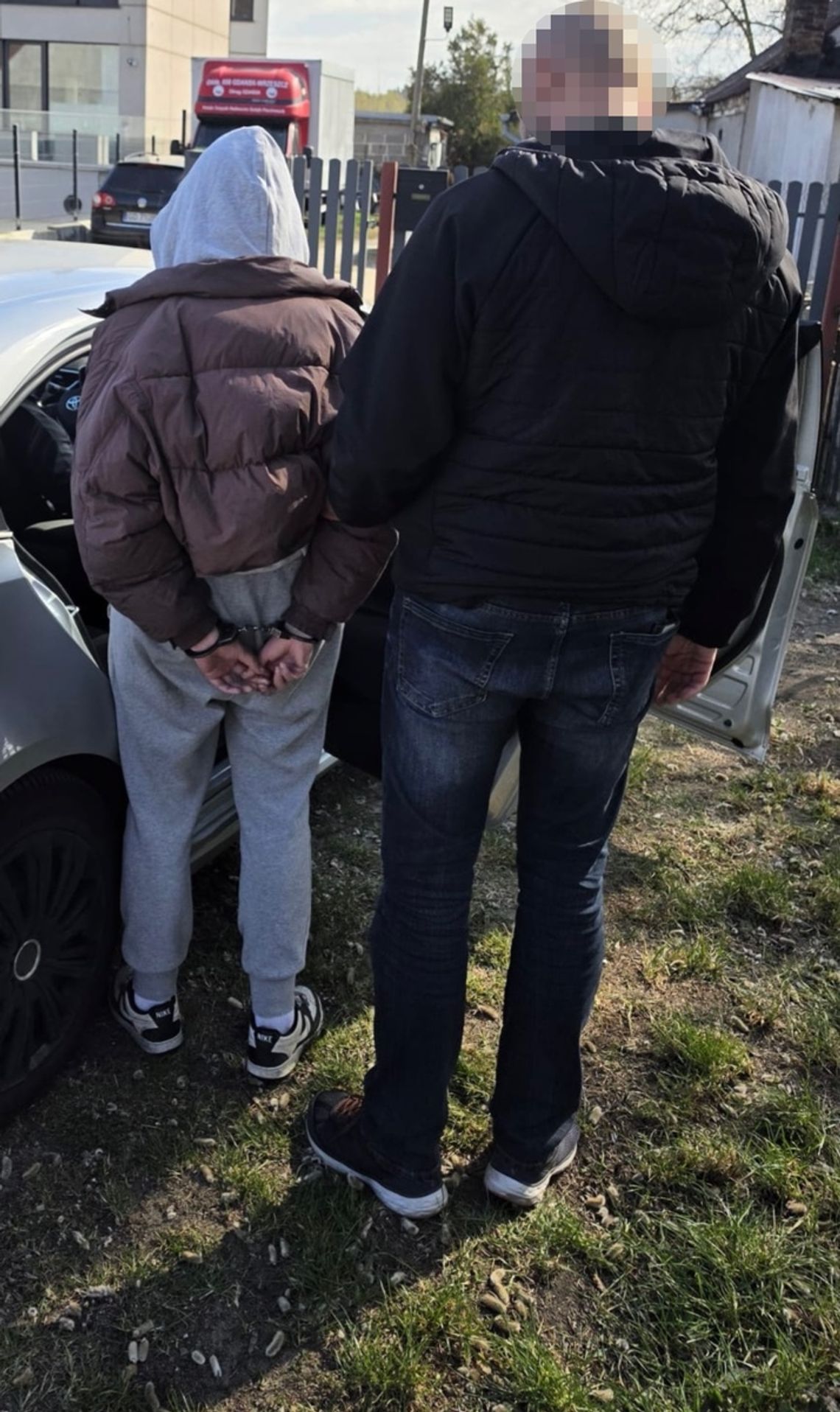 Sadystyczni nastolatkowie w rękach policji. Przypalali kolegę papierosami i nagrywali to telefonem