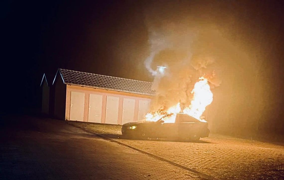 Sąsiedzi spalili mu BMW. Mężczyzna miał z nimi konflikt i tak się zemścili. Para została zatrzymana Sąsiedzi spalili mu BMW. Mężczyzna miał z nimi konflikt i tak się zemścili. Para została zatrzymana