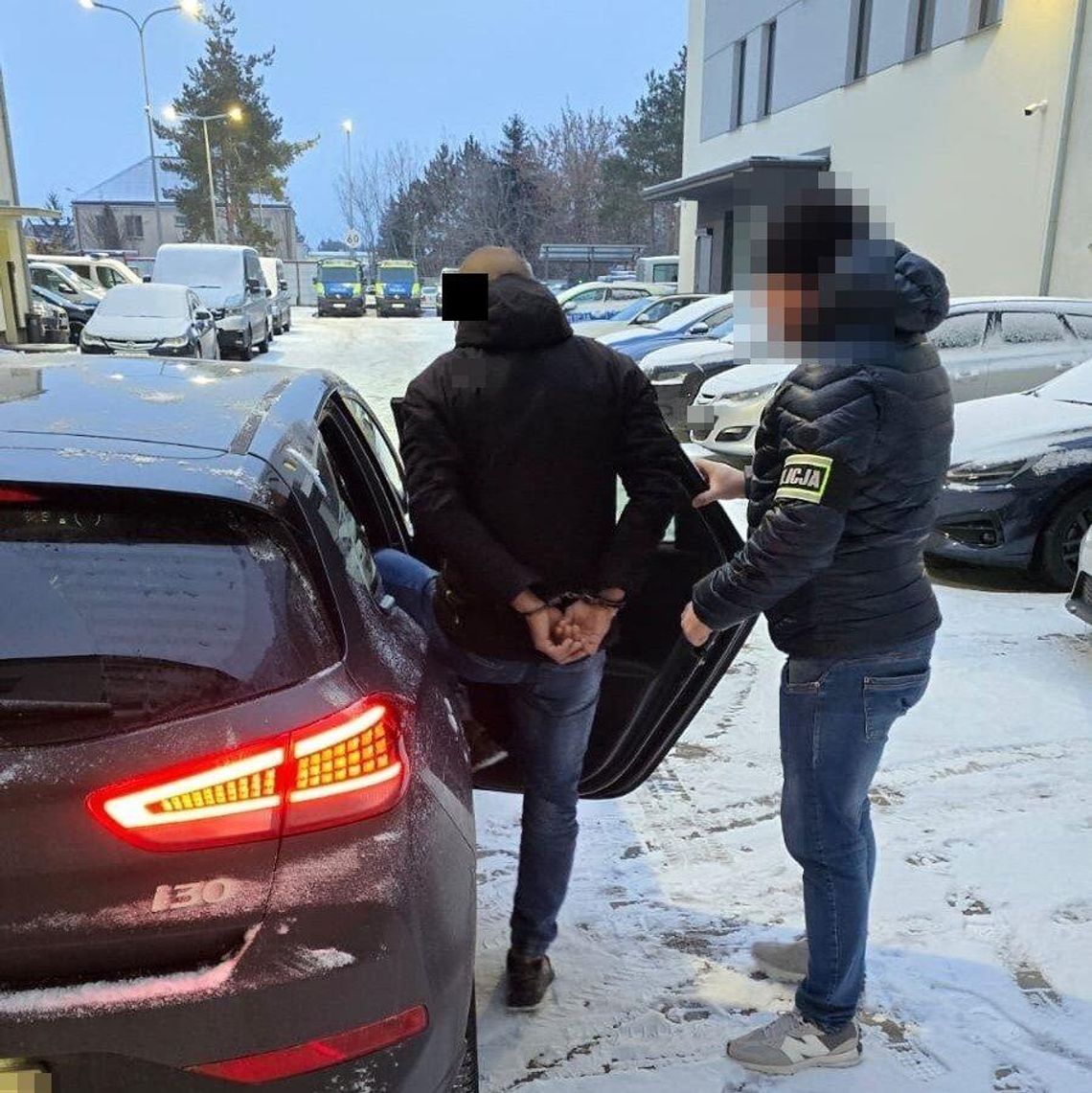 Sceny grozy podczas libacji. 40-latek zaatakował kolegę nożem, a potem wbił mu widelec w brzuch Sceny grozy podczas libacji. 40-latek zaatakował kolegę nożem, a potem wbił mu widelec w brzuch