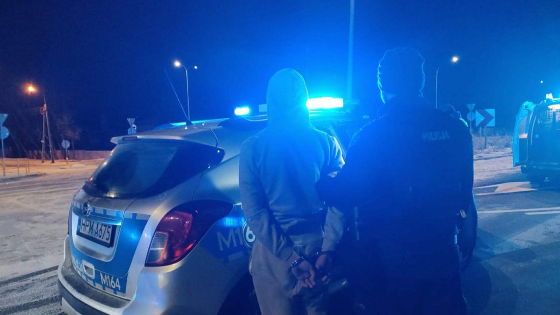 Sceny jak z GTA w Białymstoku. 15-latek w Mitsubishi uderzył w goniący go radiowóz