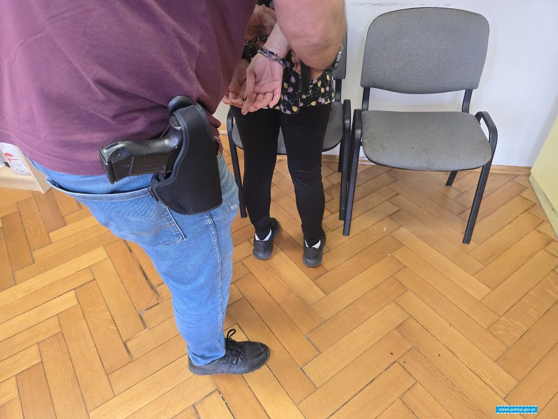 Schowała amfetaminę we włosach. Policjanci rozpracowali 33-letnią złodziejkę