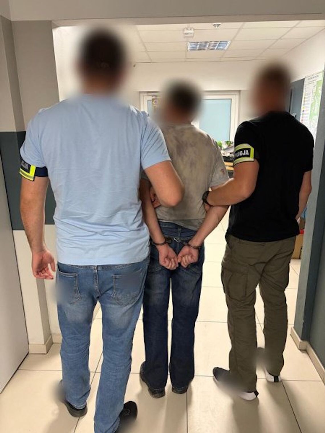 Ścigali go za naruszenie nietykalności funkcjonariusza. Przed kryminalnymi ukrył się na strychu