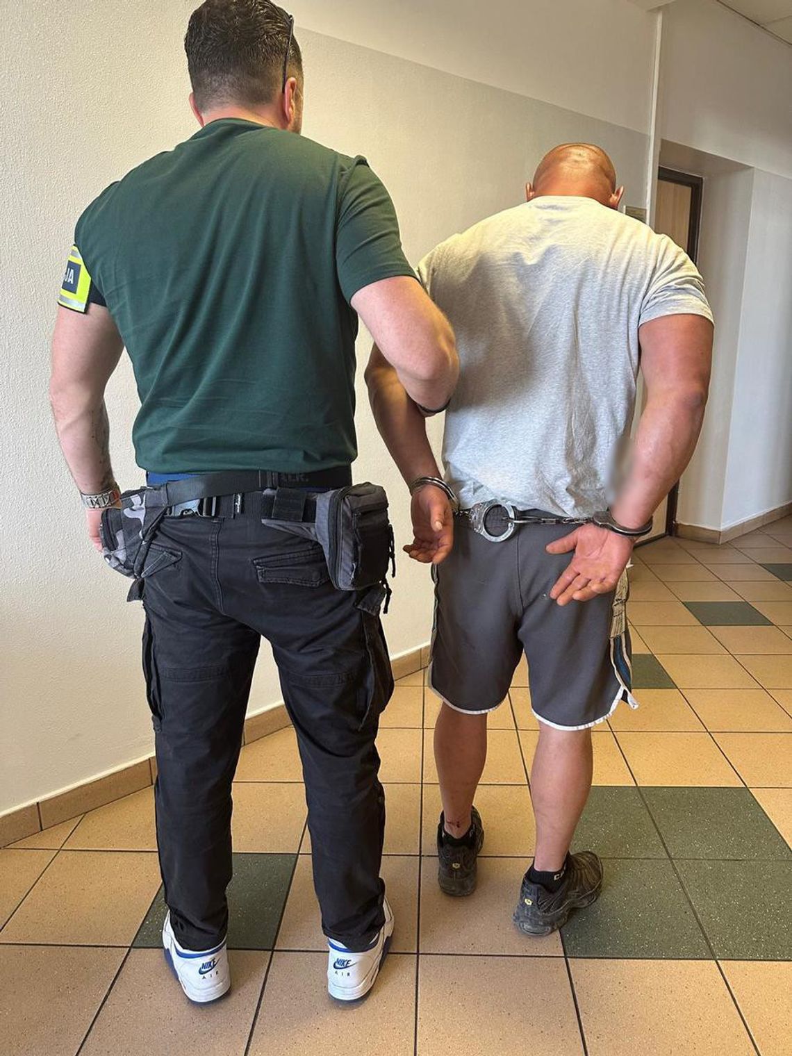 Ścigany listem gończym wyjechał z miasta i znalazł robotę na budowie. Policjanci ruszyli jego tropem