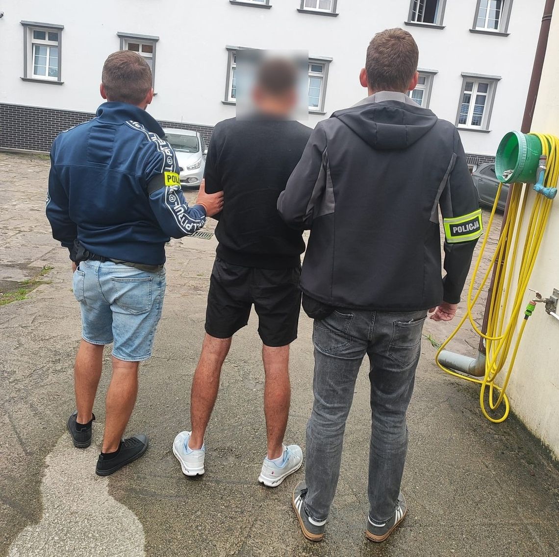 Ścigany pięcioma listami gończymi zatrzymany nad morzem. Przez 9 lat skutecznie unikał policji