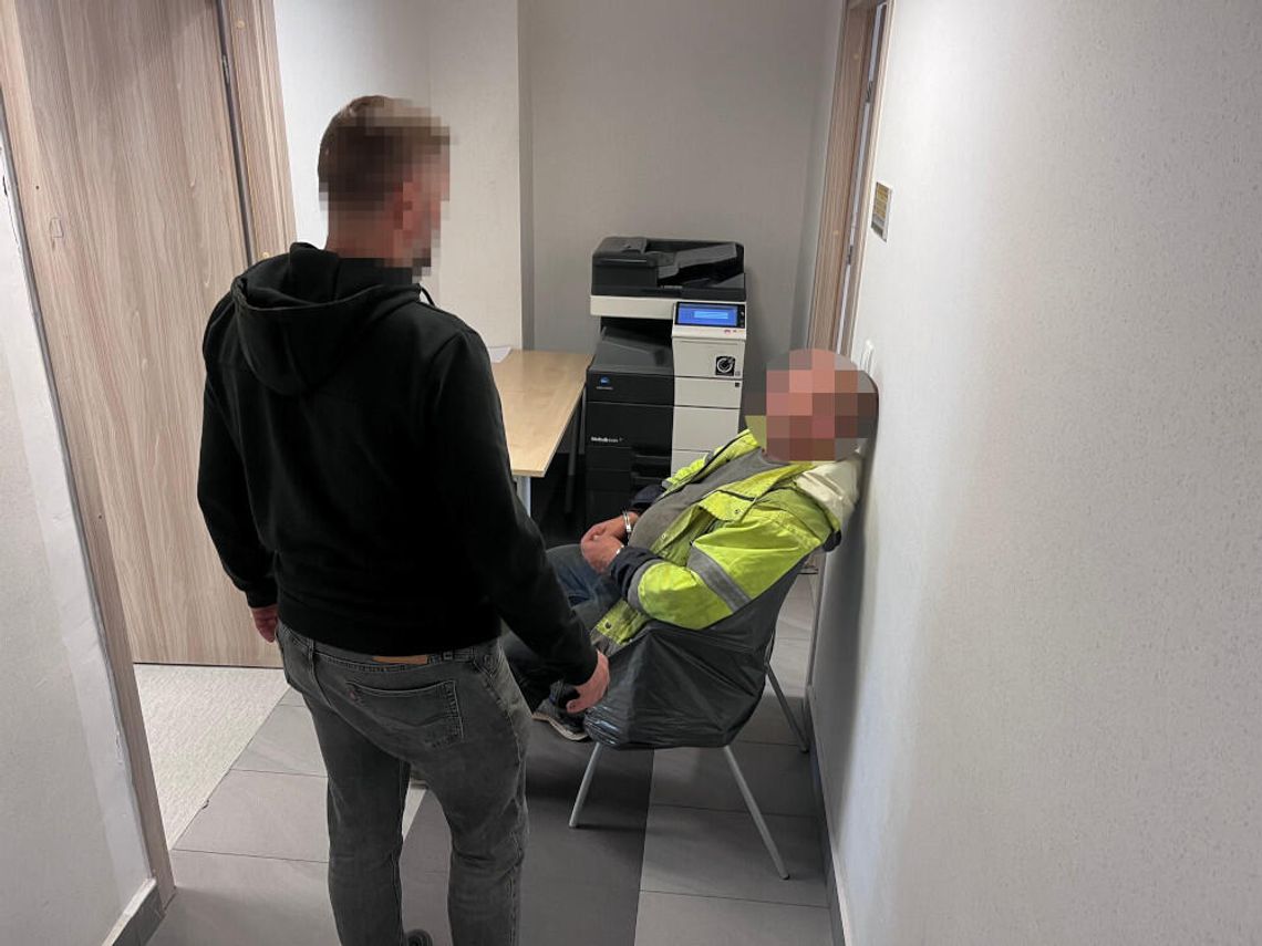 Ścigany pięcioma listami gończymi zatrzymany w pustostanie. Czeka go długa odsiadka