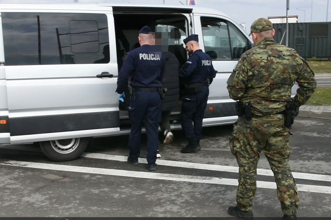 Ścigany przez Interpol organizator przerzutu migrantów zatrzymany. Werbował kurierów do roboty