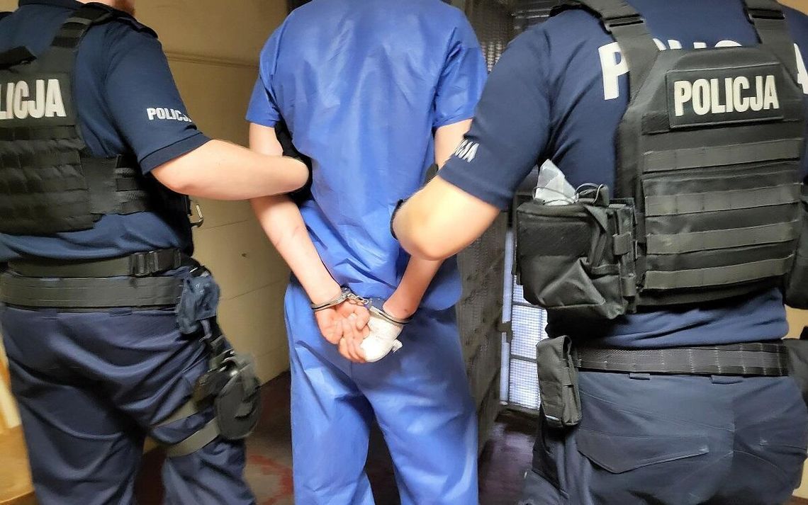 Ścigany włamywacz wymyślił, że został pobity, żeby karetka zabrała go do szpitala. Policjanci się zorientowali Ścigany włamywacz wymyślił, że został pobity, żeby karetka zabrała go do szpitala. Policjanci się zorientowali