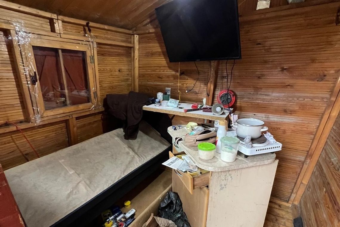 Ścigany za udział w gangu ukrywał się z żoną i niemowlęciem na terenie ogródków działkowych