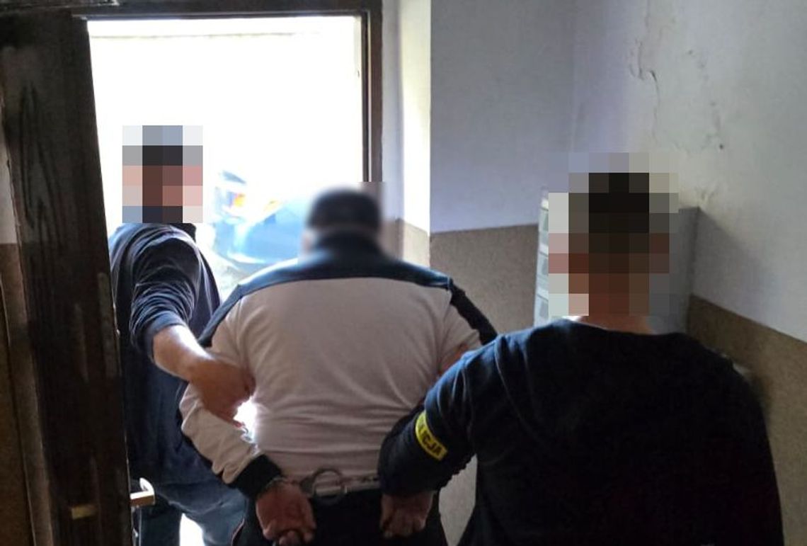 Ścigany za udział w zbrojnym gangu zatrzymany kilkaset kilometrów od domu. Dopadli go "łowcy głów" Ścigany za udział w zbrojnym gangu zatrzymany kilkaset kilometrów od domu. Dopadli go "łowcy głów"