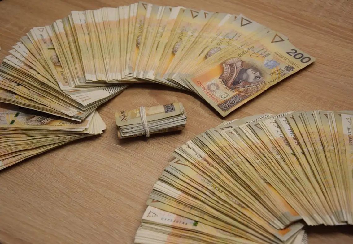 Seniorka straciła ćwierć miliona złotych. Złodziej zakpił z niej i kazał przesłać oświadczenie