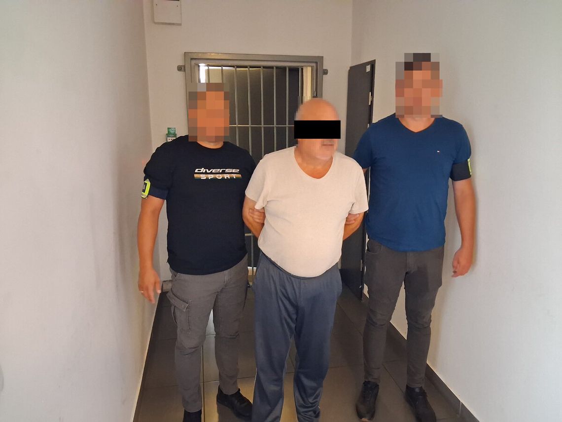 Seniorzy okradli seniorkę. Podstępem weszli do mieszkania kobiety i zabrali pieniądze