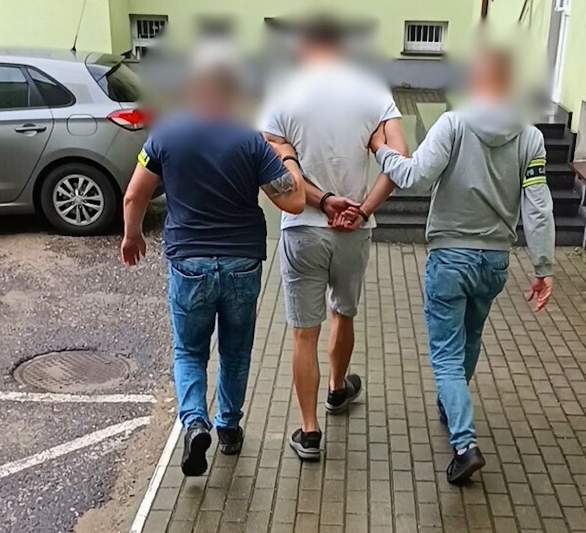 Seryjnie oszukiwał seniorów "na policjanta". 39-latek wpadł na gorącym uczynku Seryjnie oszukiwał seniorów "na policjanta". 39-latek wpadł na gorącym uczynku