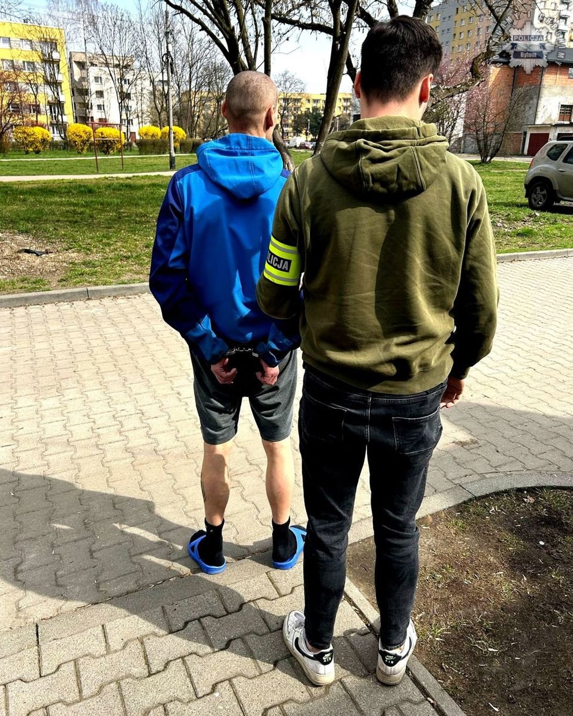 Sfrustrowany 36-latek rzucał kamieniami w samochody. Został złapany przez świadków i przekazany policji