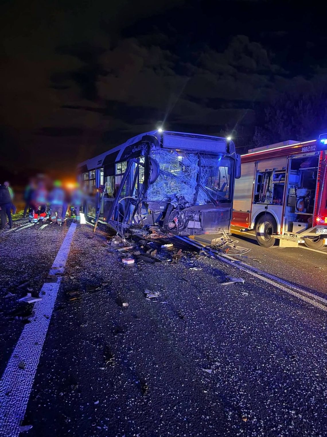 Siedem osób rannych po zderzeniu autobusu z samochodem osobowym Siedem osób rannych po zderzeniu autobusu z samochodem osobowym