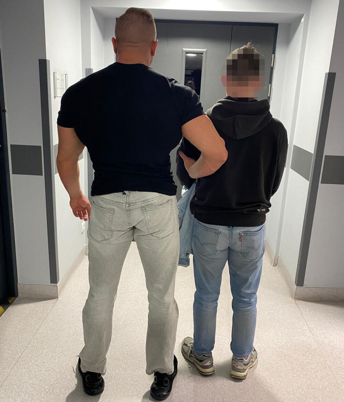 Siedział w aucie i nerwowo się rozglądał. Policjanci skontrolowali Białorusina i przejęli narkotyki Siedział w aucie i nerwowo się rozglądał. Policjanci skontrolowali Białorusina i przejęli narkotyki