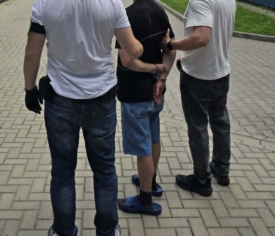 Siedział za włamania do piwnic, wyszedł i... włamał się do piwnicy. Został złapany przez mieszkańców Siedział za włamania do piwnic, wyszedł i... włamał się do piwnicy. Został złapany przez mieszkańców