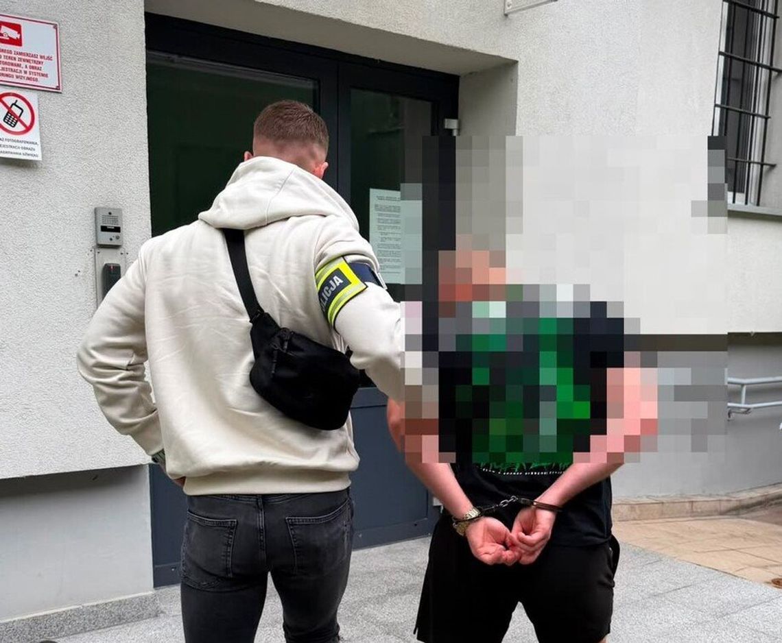 Skakał po samochodzie. Nie potrafi wytłumaczyć, dlaczego to zrobił Skakał po samochodzie. Nie potrafi wytłumaczyć, dlaczego to zrobił