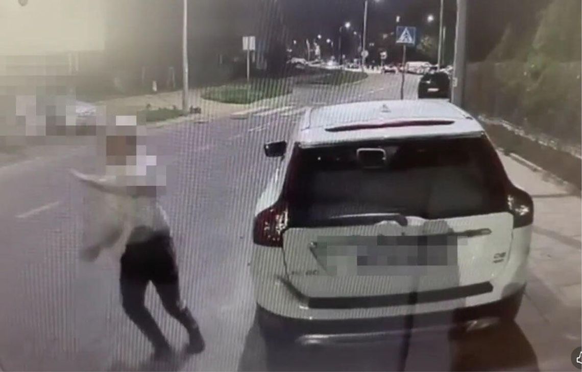 Skakali po maskach i rzucali cegłami w szyby. Policja zatrzymała dwóch 18-latków