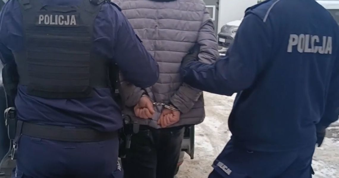 Skatowali go niemal na śmierć. Agresor wpadł w wynajętym lokalu, policja szuka drugiego napastnika