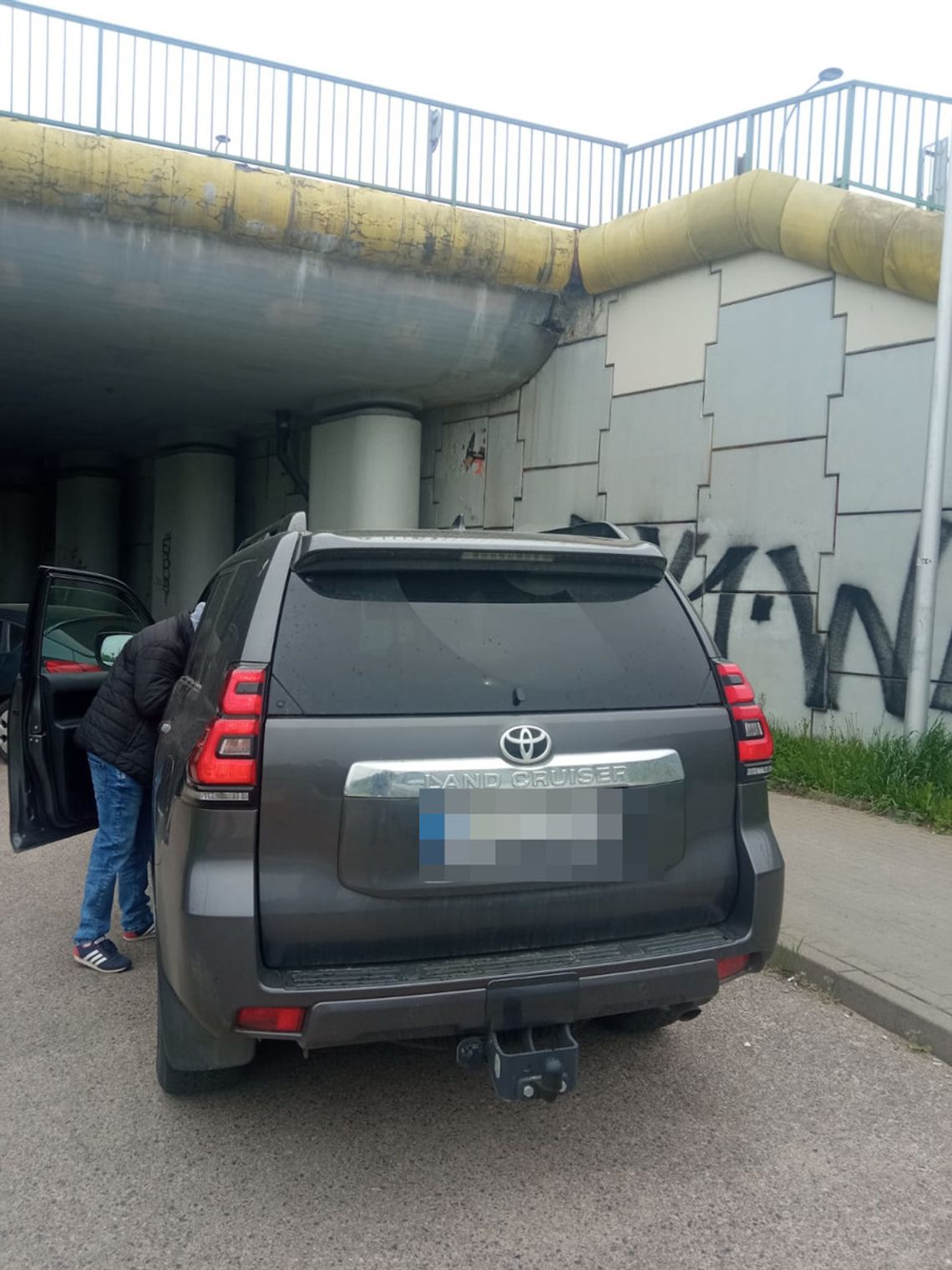 Skradziona w Czechach toyota zatrzymana w Warszawie. Kierowca usłyszał trzy zarzuty i trafił do aresztu