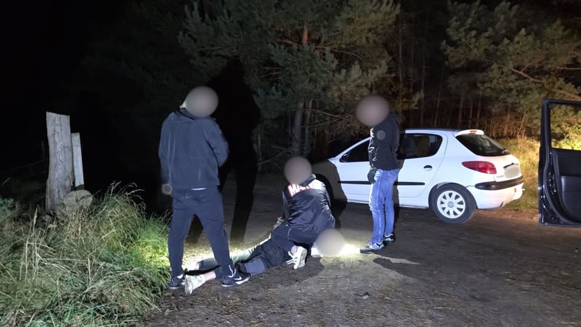 Skuteczna akcja policjantów z Choszczna. Dwaj mężczyźni aresztowani za posiadanie narkotyków